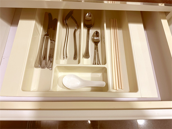 东方豪庭公寓厨房部分厨具 (1).jpg